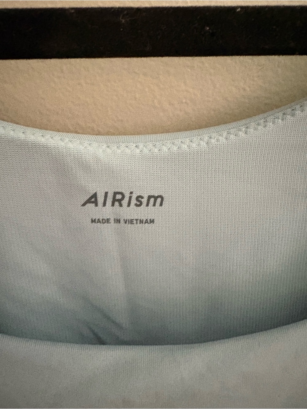 UNIQLO AIRism Light Blue Scoop Neck Tank Top-built-in bra - Picture 4 of 4